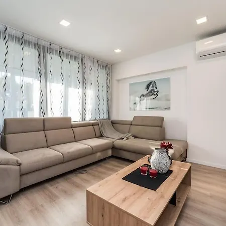 Moderan Stan U Blizini Centra Apartment *