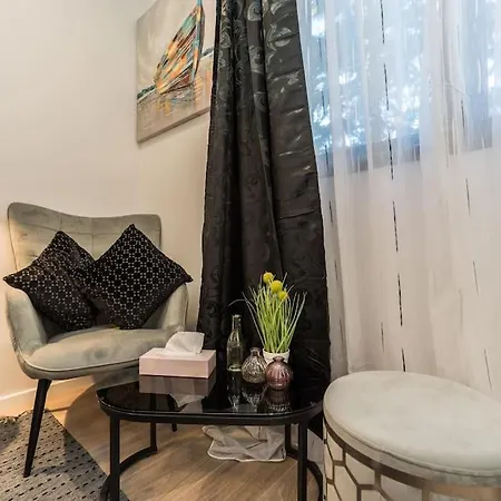 Apartment Moderan Stan U Blizini Centra